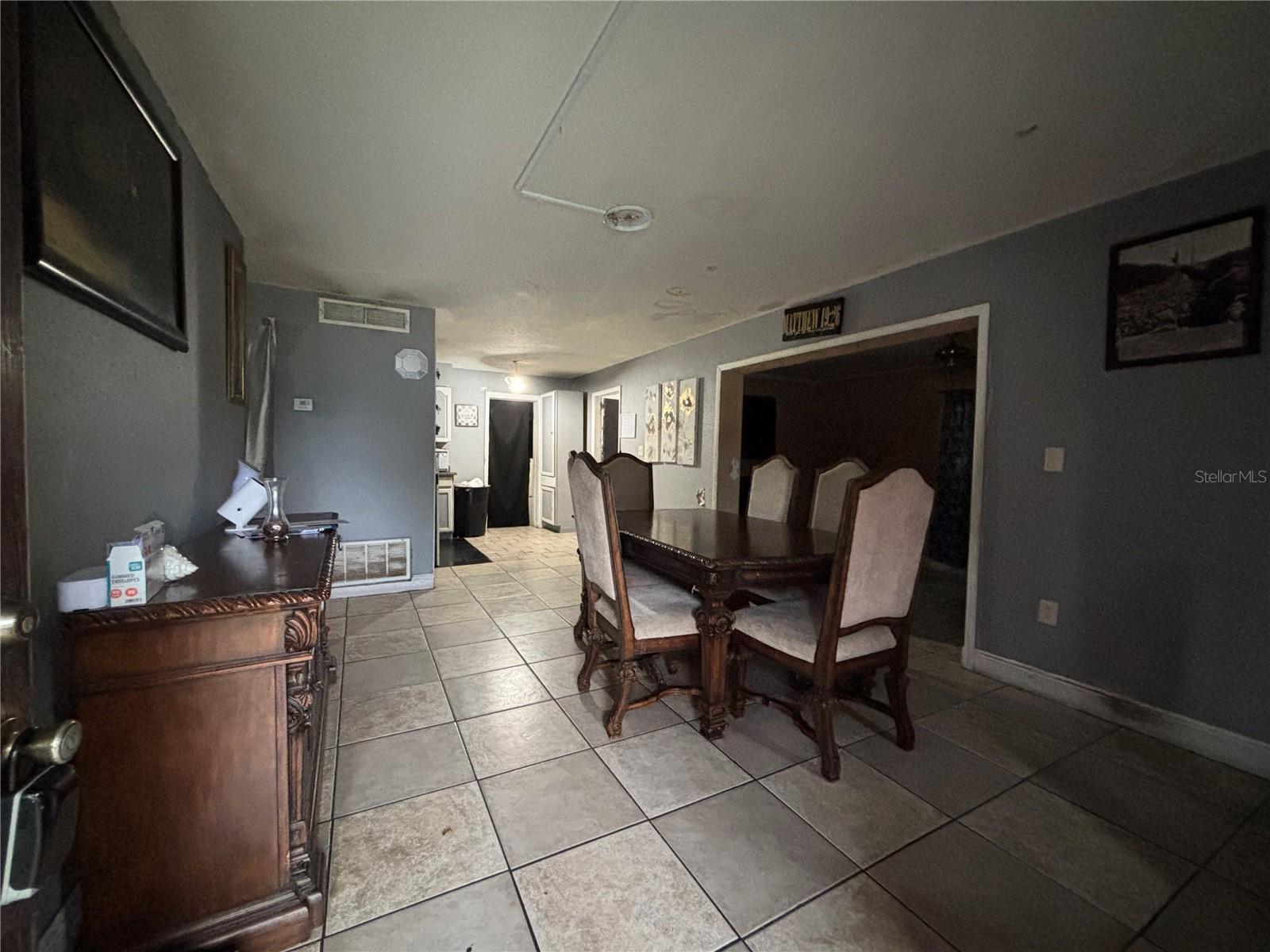 2222 Hartwell Ave Property Photo 3
