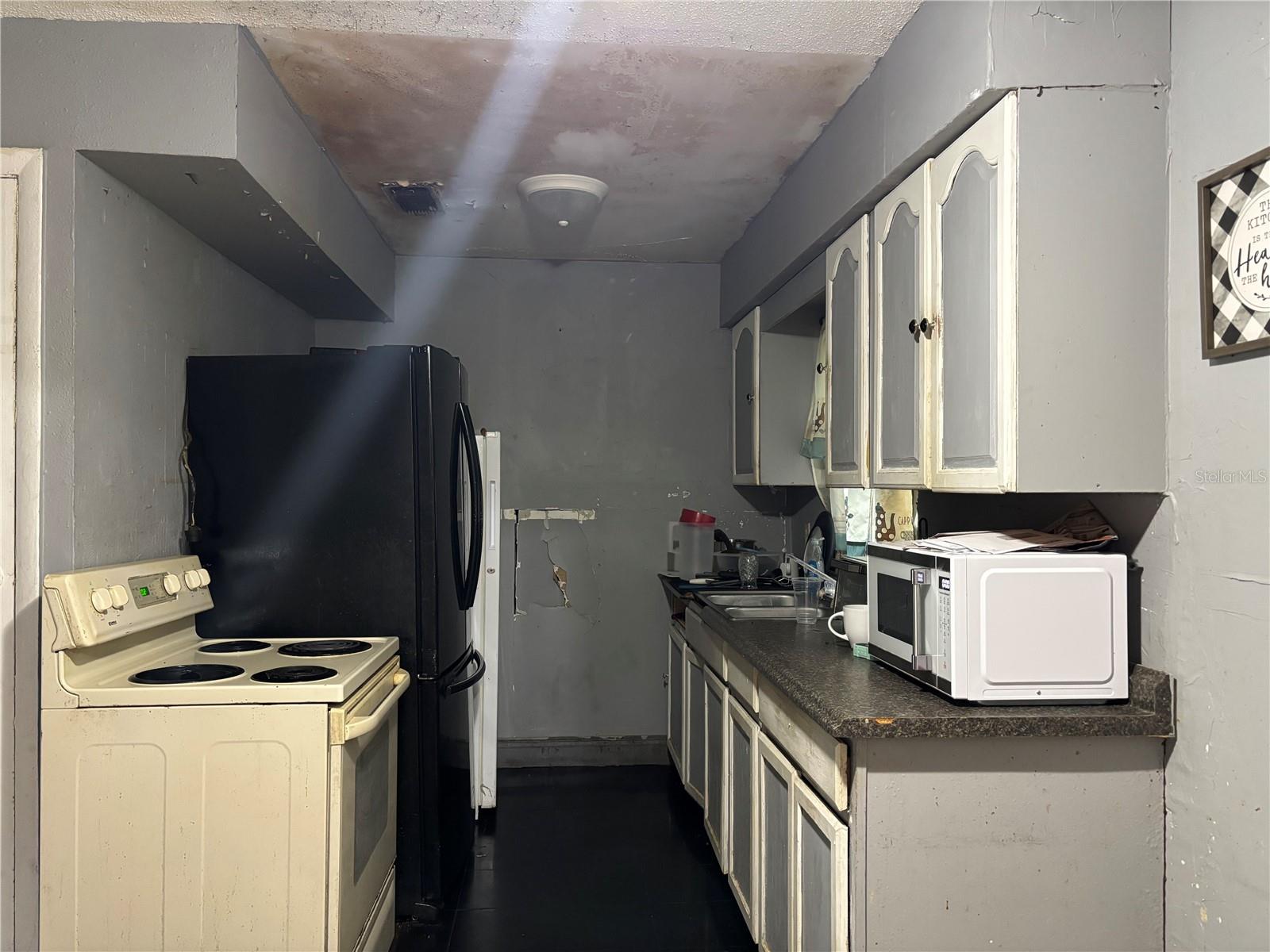 2222 Hartwell Ave Property Photo 4