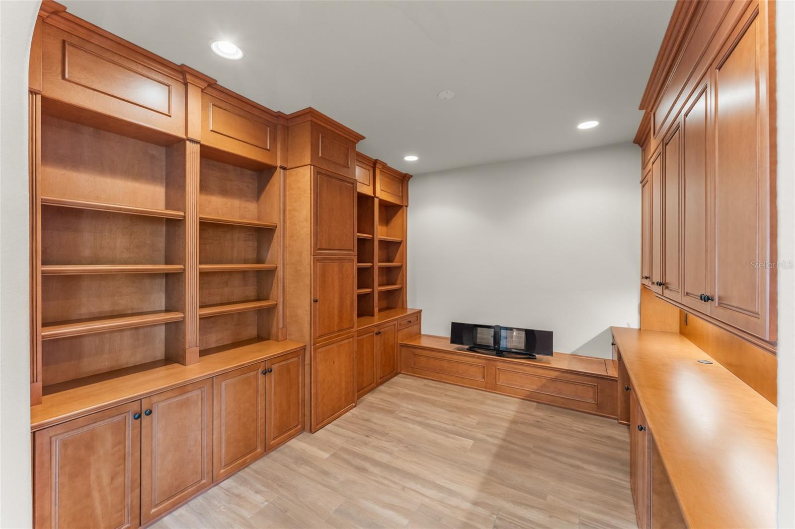 6055 Louise Cove Dr Property Photo 49