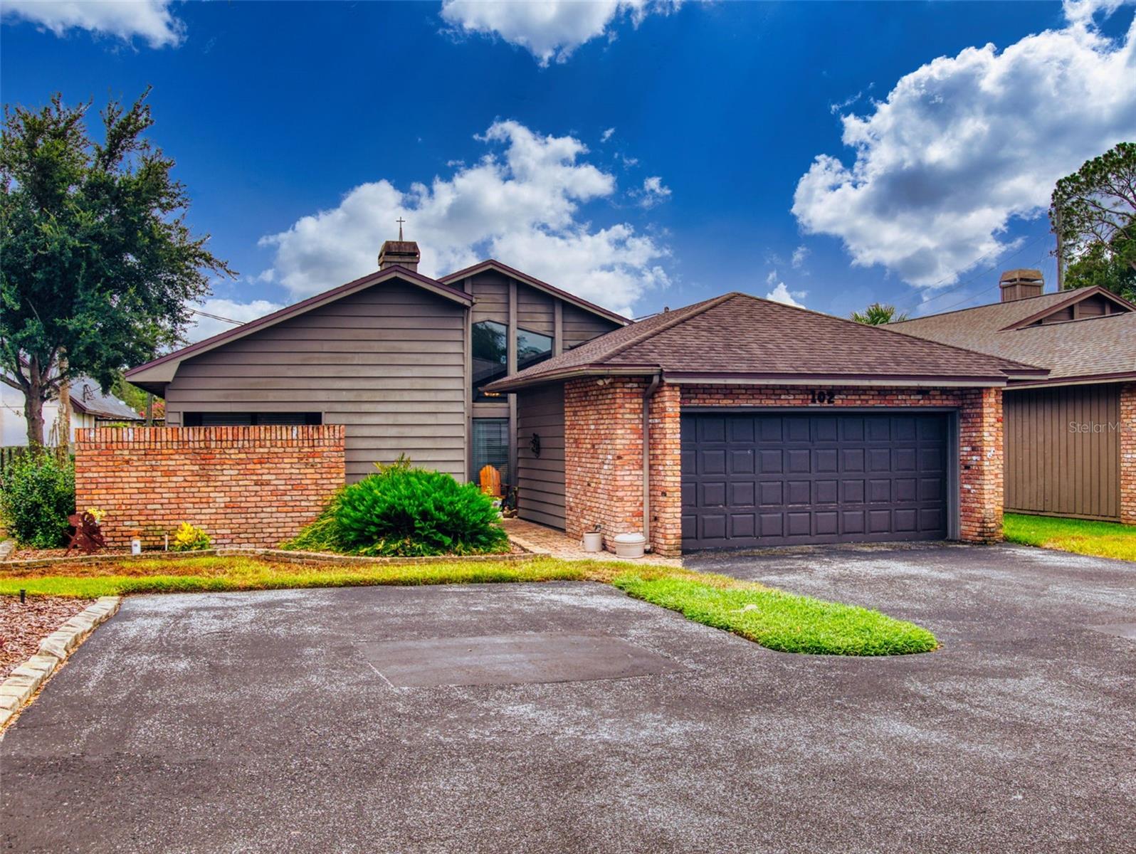 102 COUNTRY PL