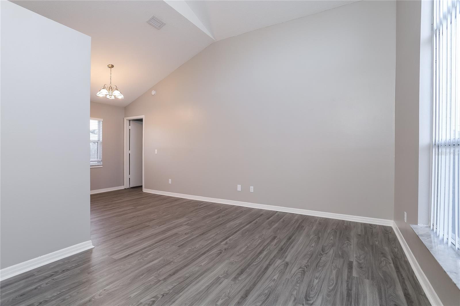 852 San Jose Ct Property Photo 2