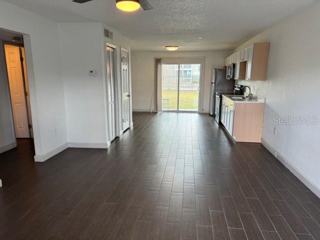 O6430986 Property Photo 2