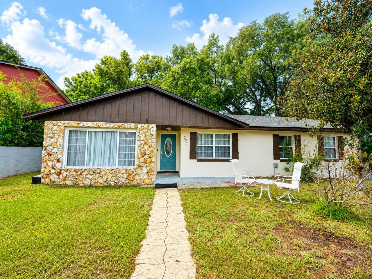 290 HILLSIDE DR