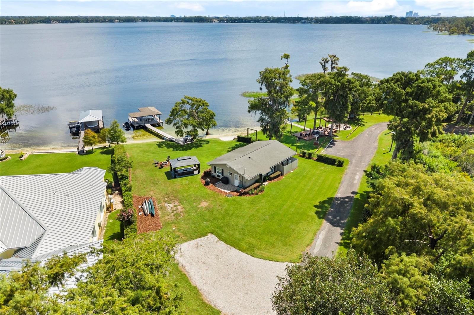 10430 Lake Cottage Ln Property Photo 4