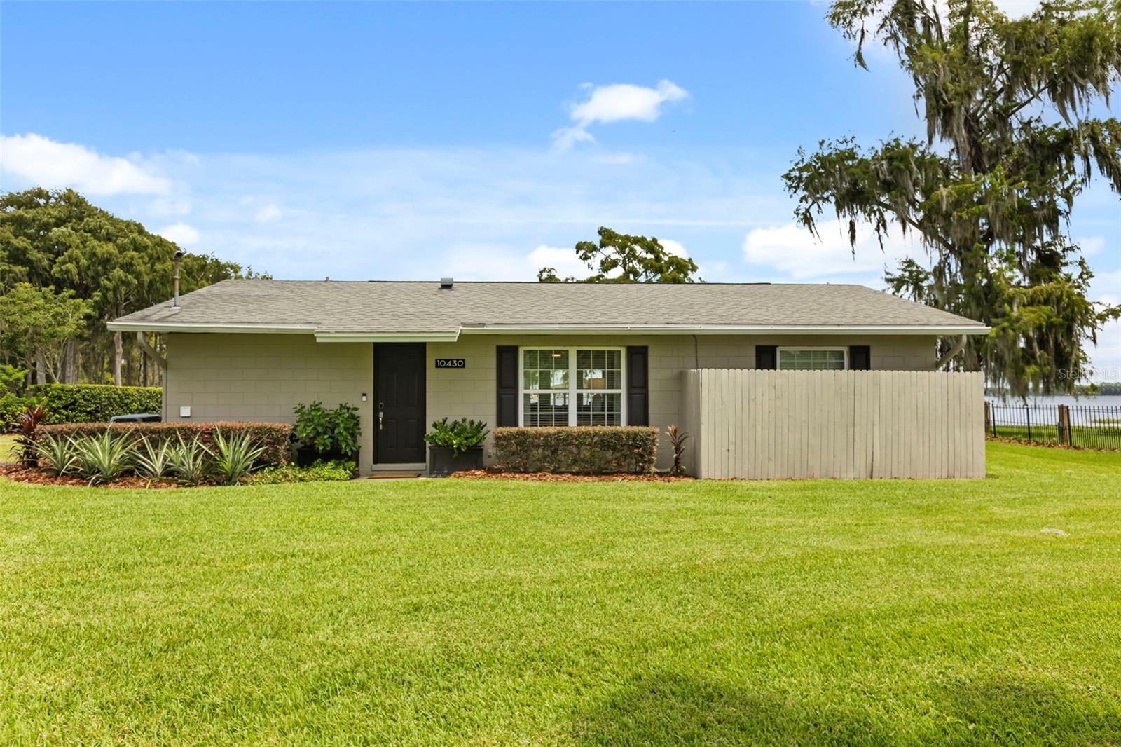 10430 Lake Cottage Ln Property Photo 6