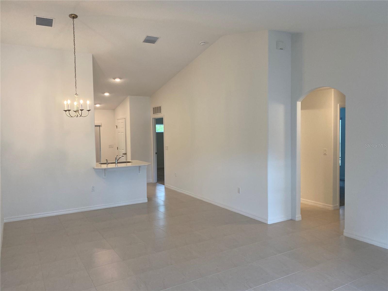 2 Ryapple Ln #a Property Photo 4