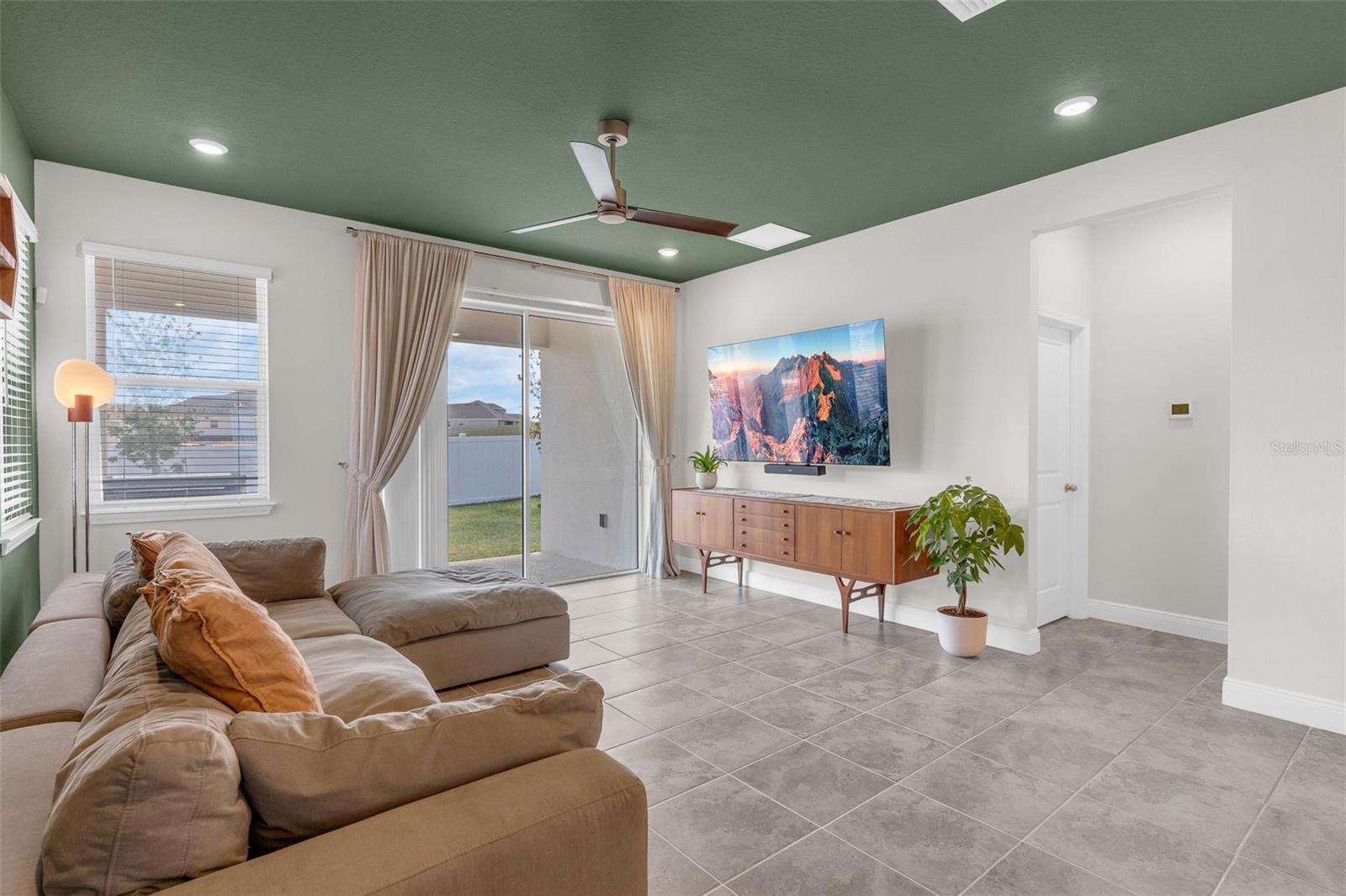 2019 Sunshine Peak Dr Property Photo 15