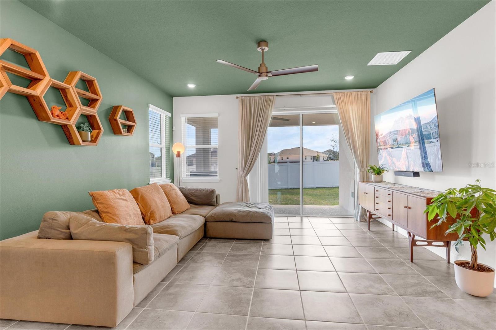 2019 Sunshine Peak Dr Property Photo 16