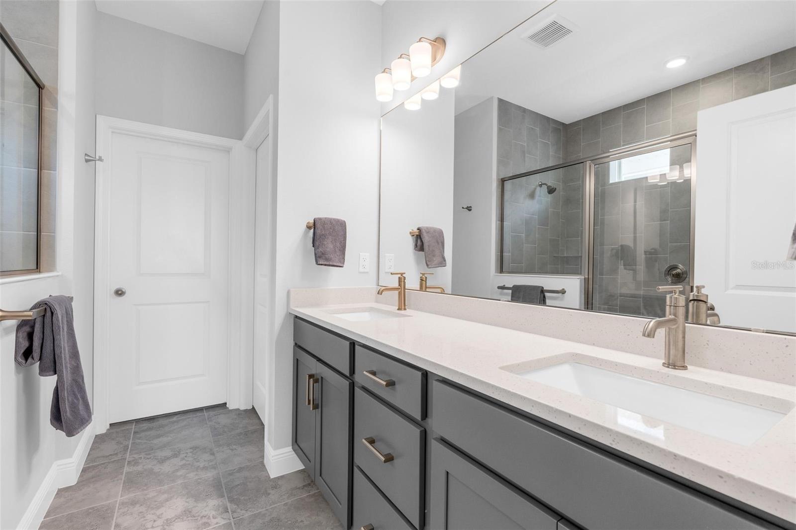 2019 Sunshine Peak Dr Property Photo 22