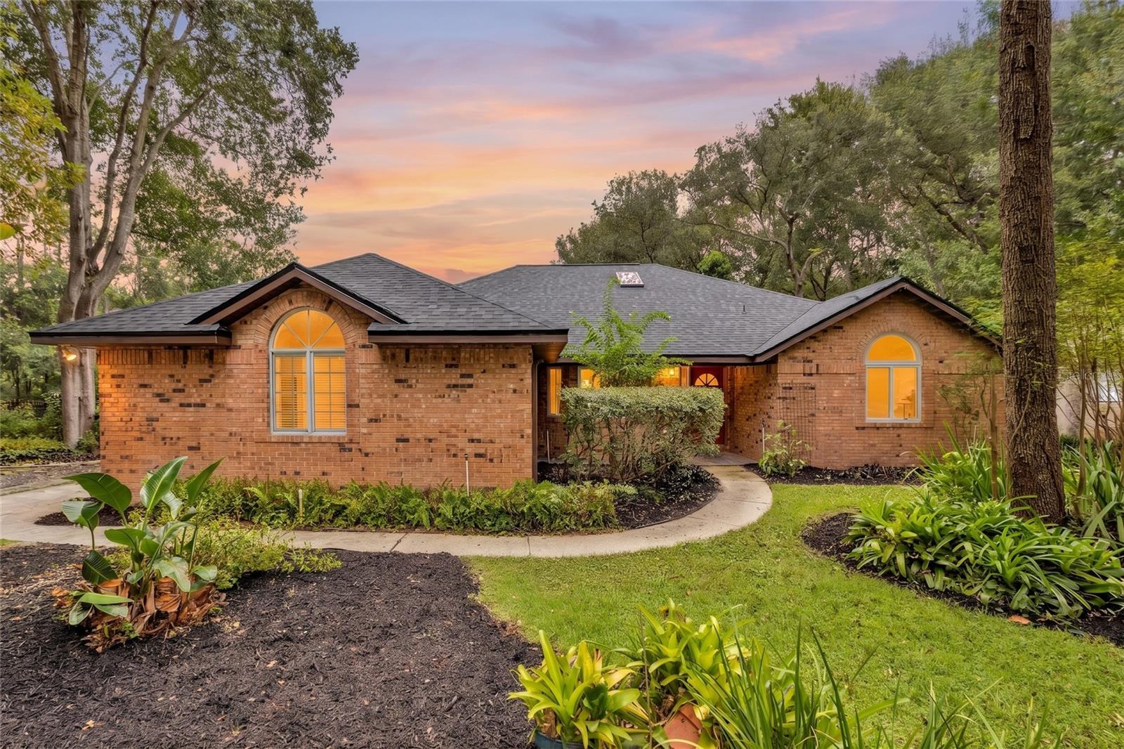 329 SUN OAKS CT