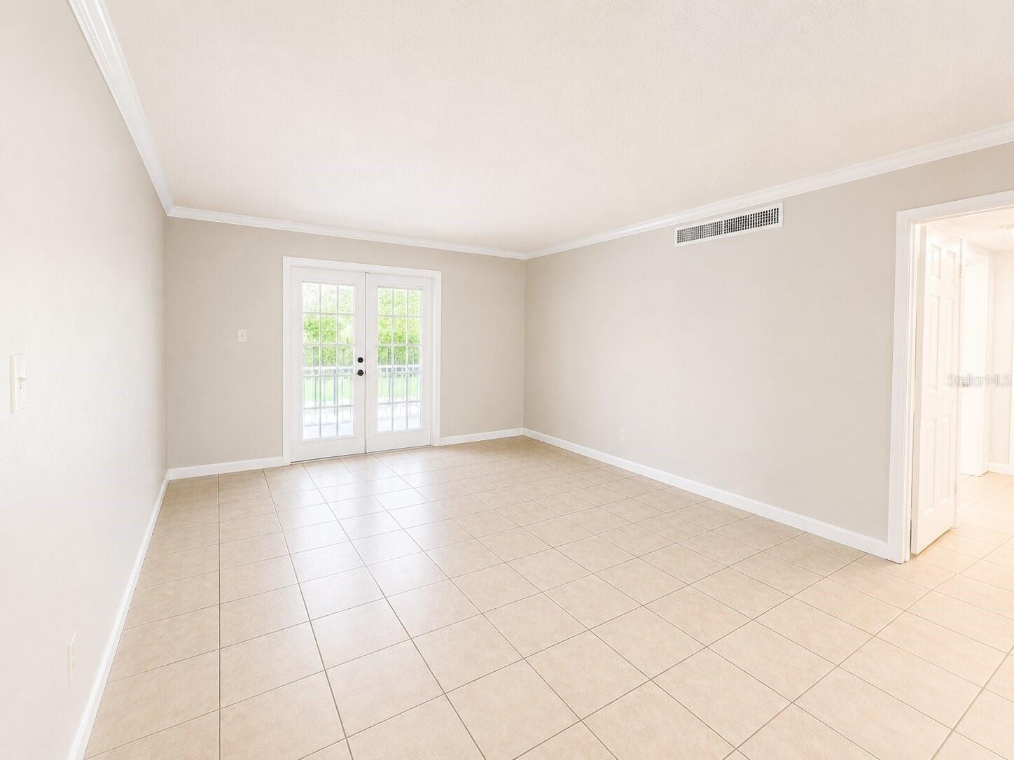 405 Wymore Rd #106 Property Photo 3