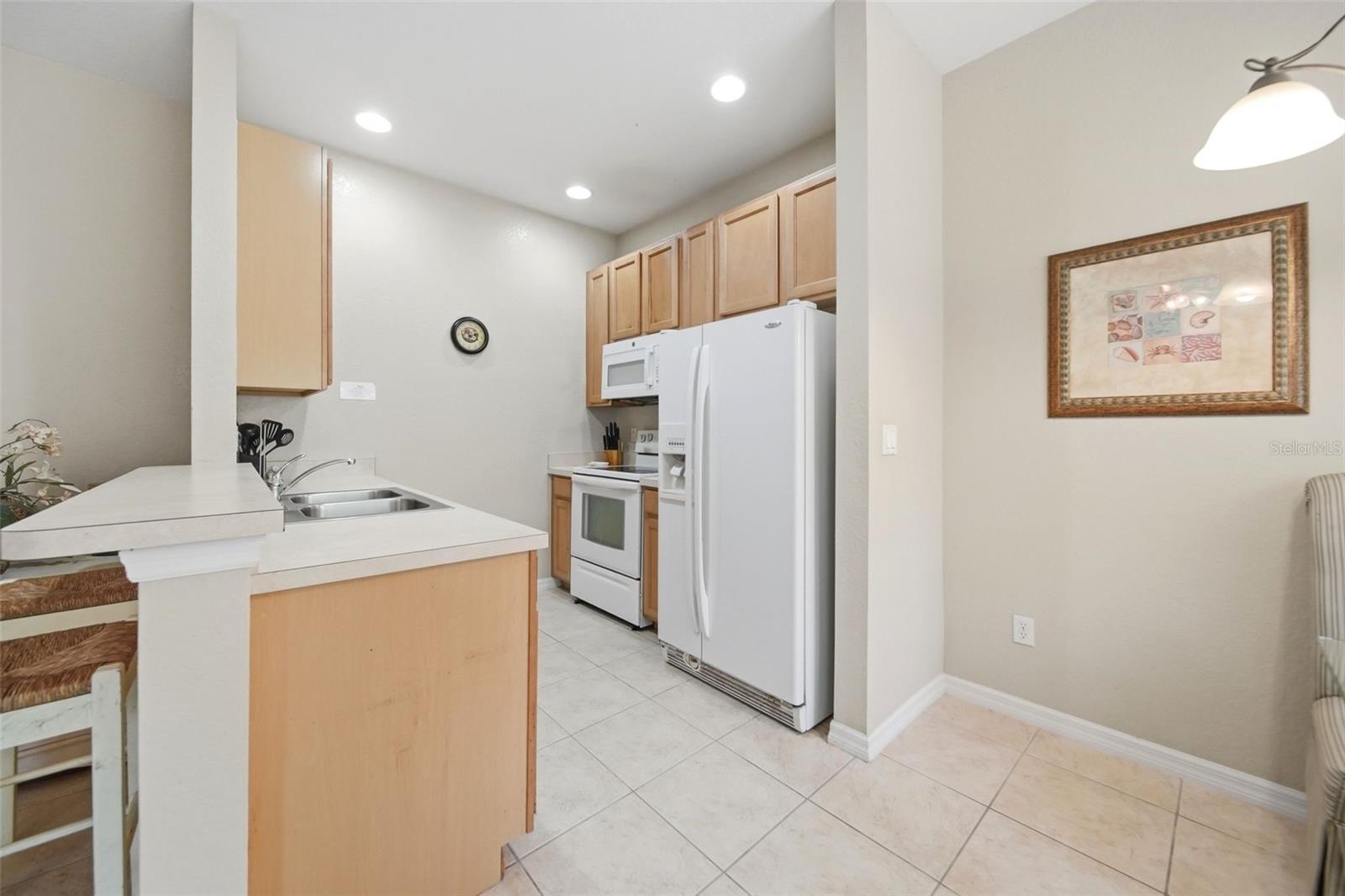 2402 Caravelle Cir Property Photo 4