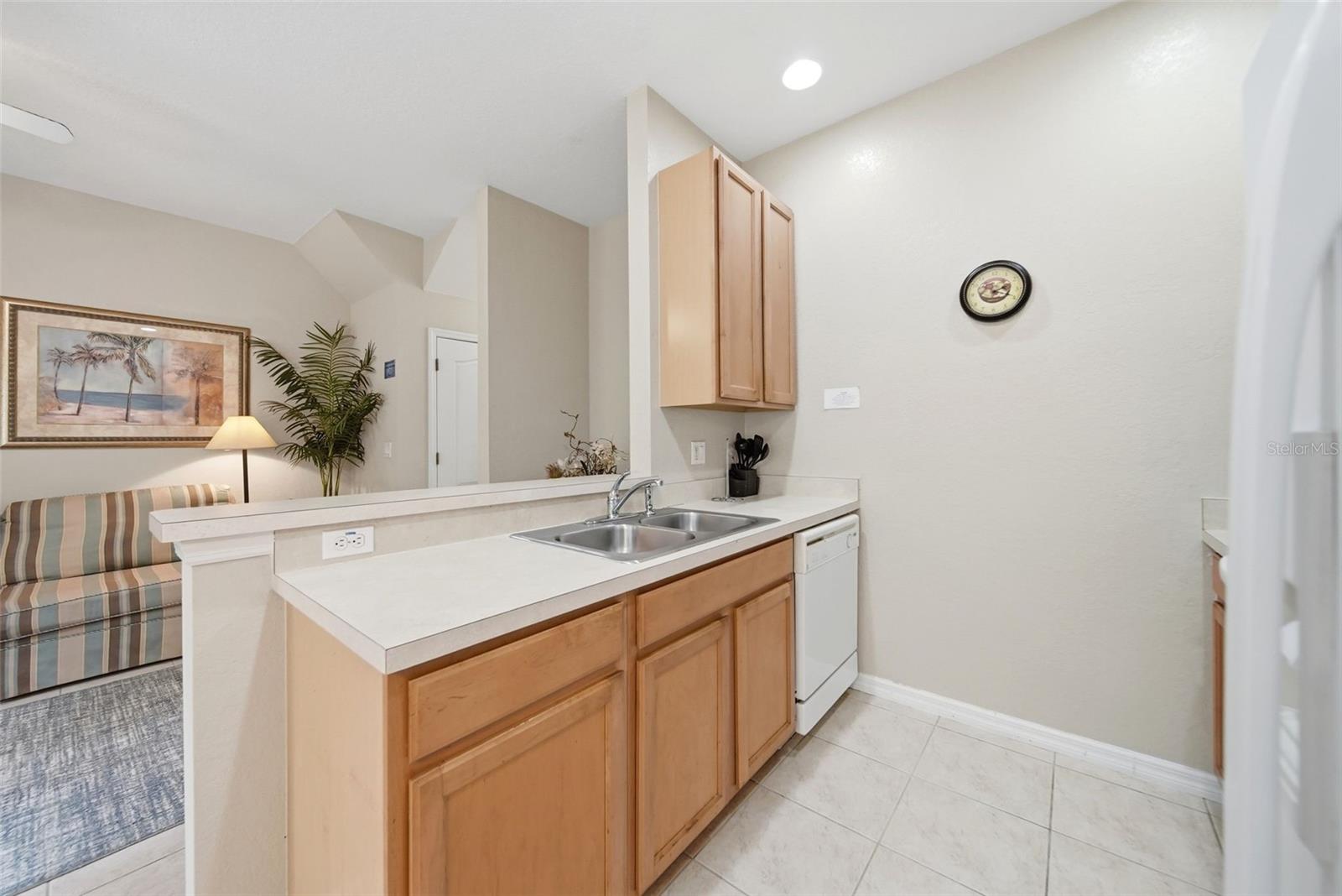 2402 Caravelle Cir Property Photo 8