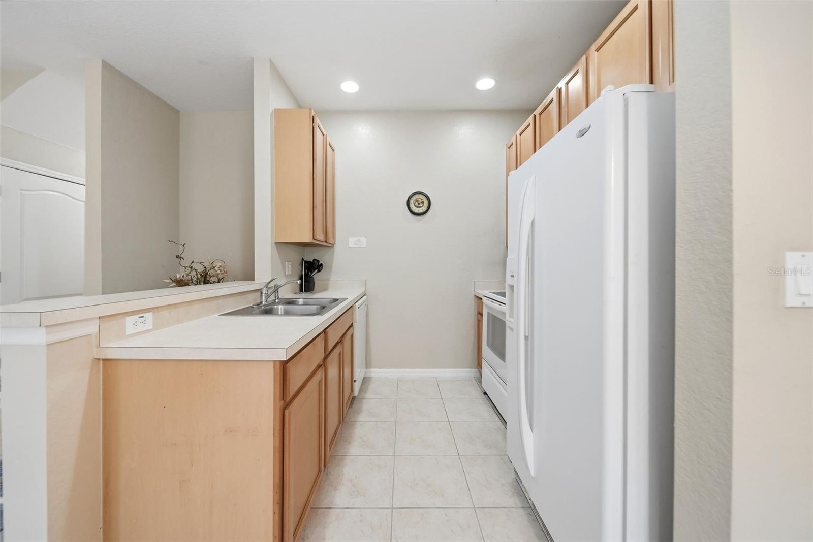 2402 Caravelle Cir Property Photo 9