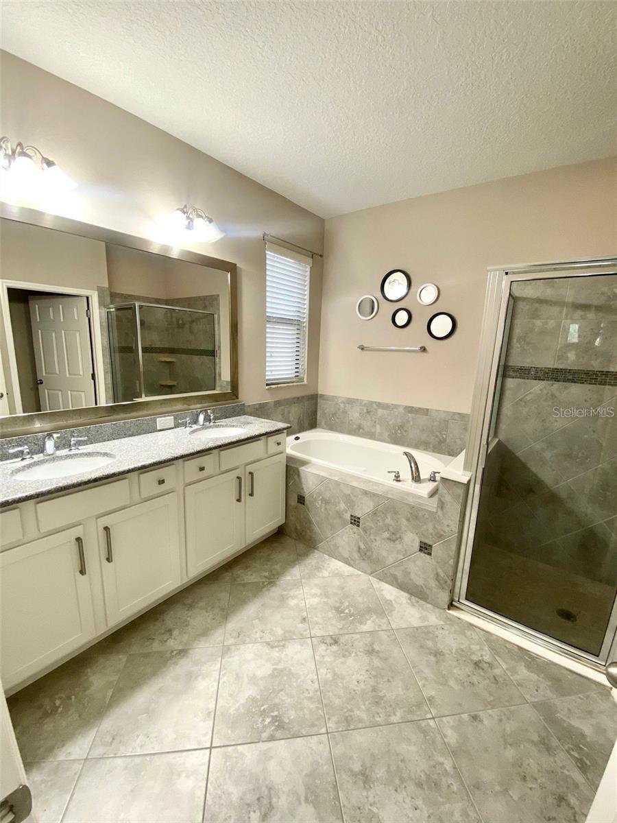 10007 Leyburn Ct Property Photo 9