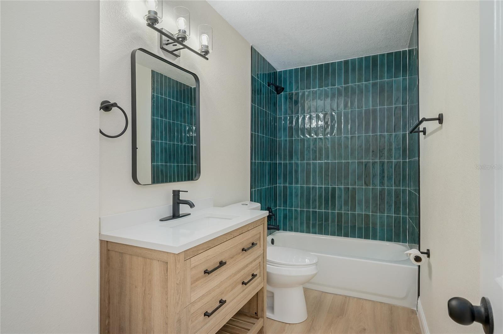 3733 Surrey Dr Property Photo 6