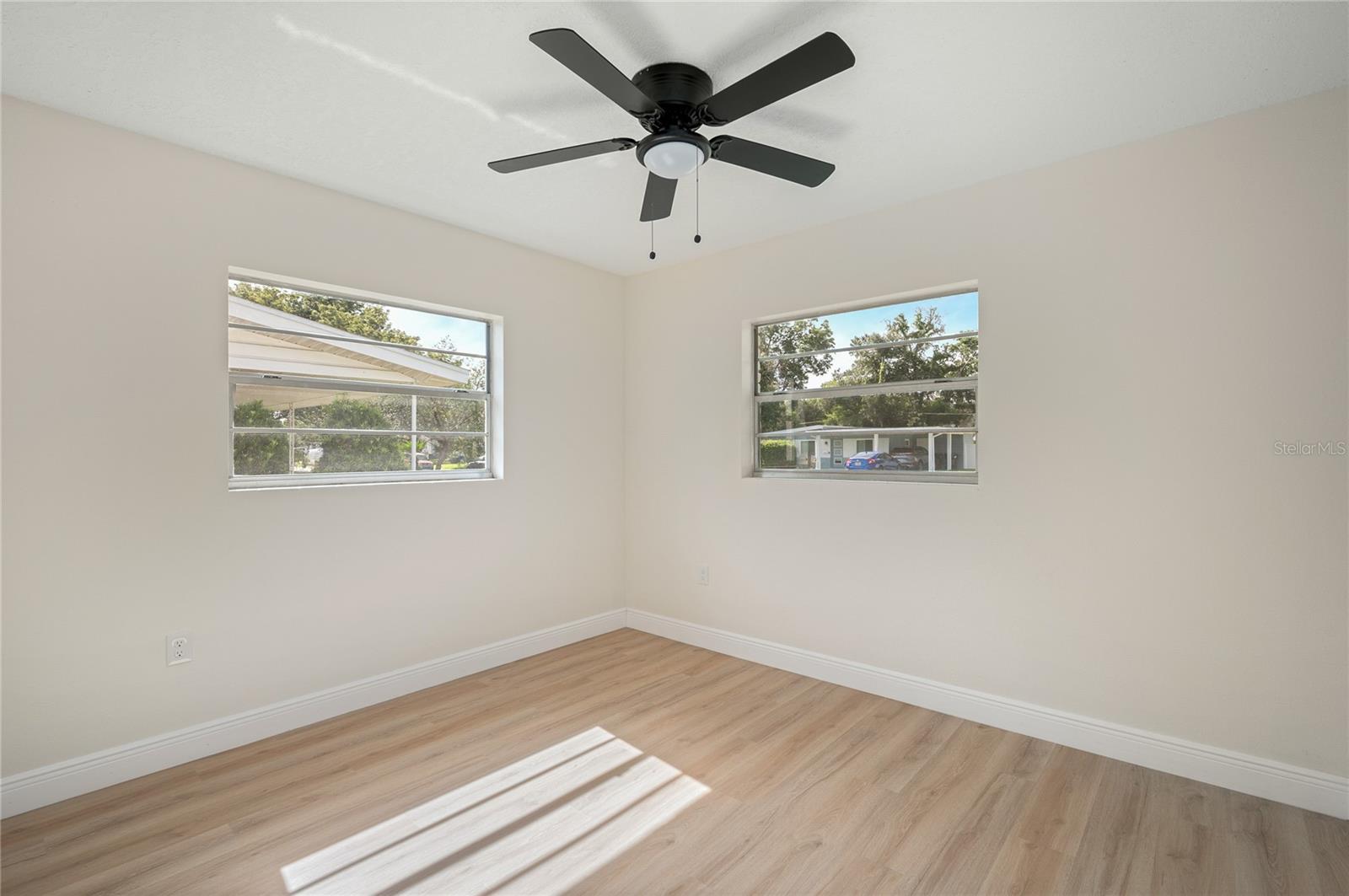 3733 Surrey Dr Property Photo 25