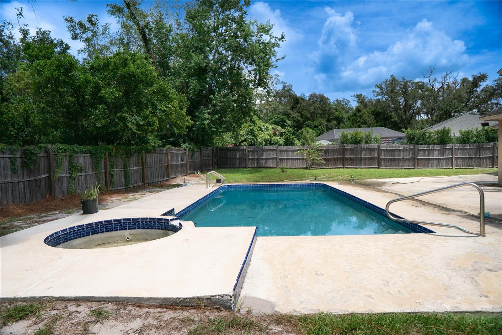 304 Shadow Oak Dr Property Photo 7
