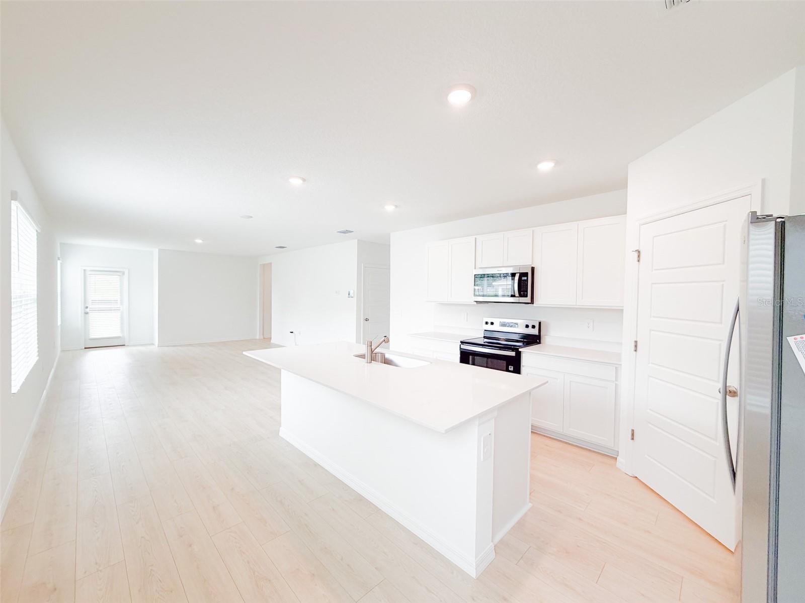 O6431205 Property Photo 3