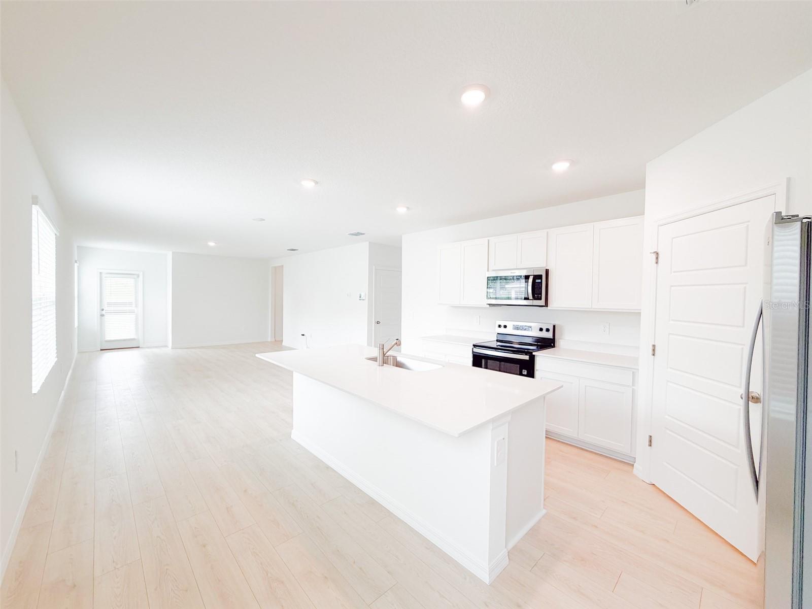 O6431205 Property Photo 5