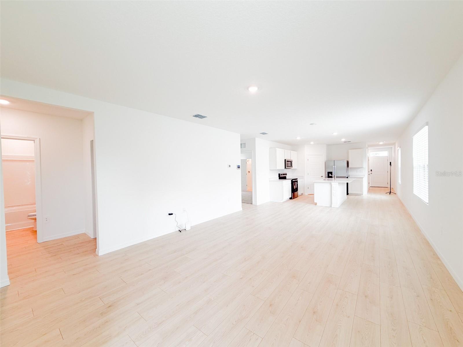 O6431205 Property Photo 6