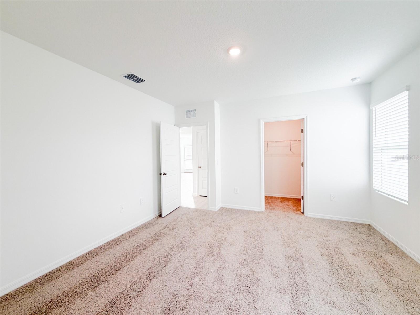 O6431205 Property Photo 8