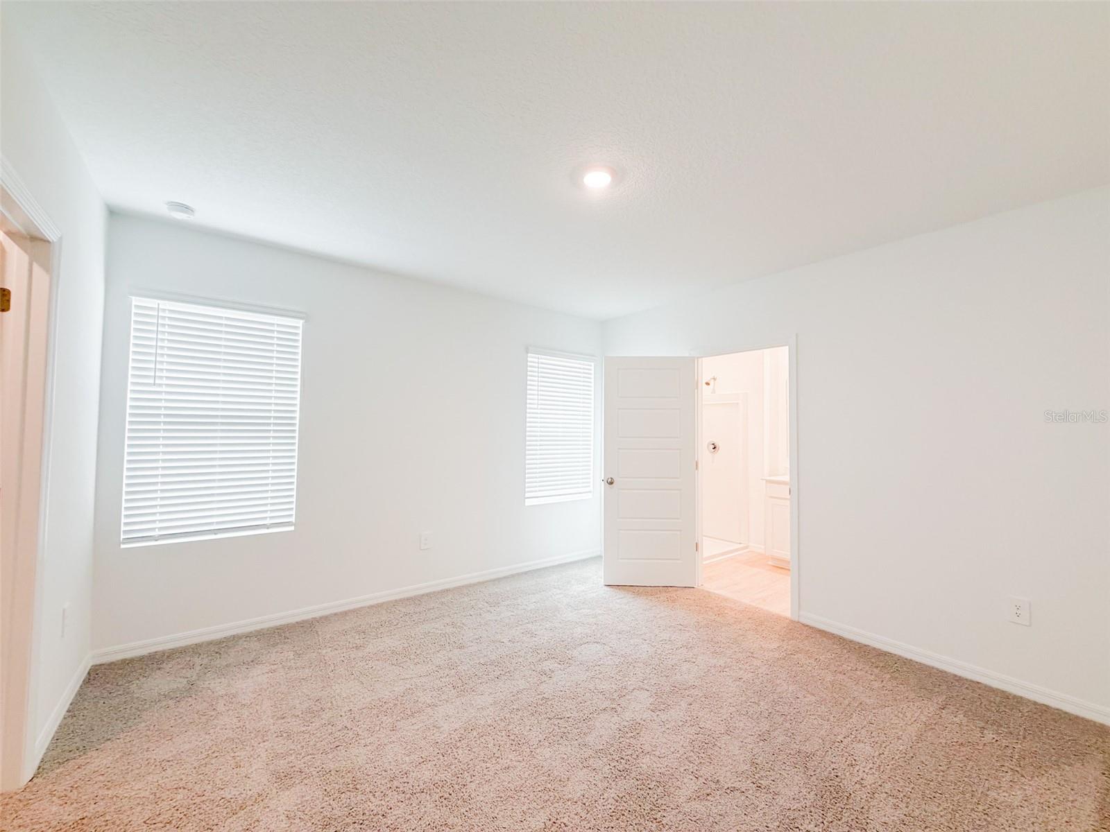 O6431205 Property Photo 9