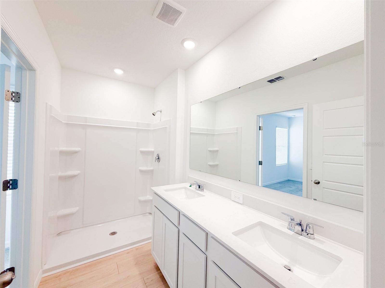 O6431205 Property Photo 10