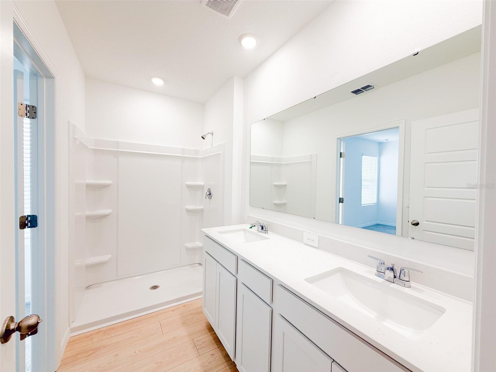 O6431205 Property Photo 13