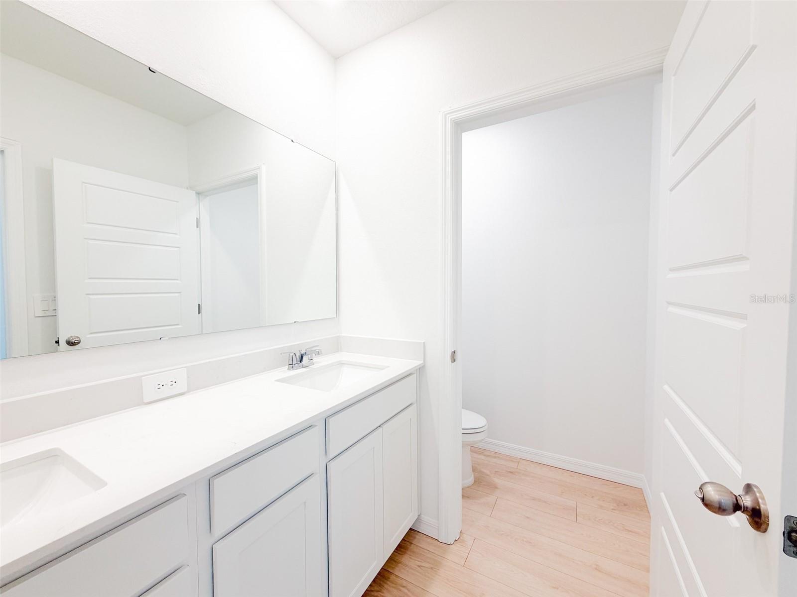 O6431205 Property Photo 15