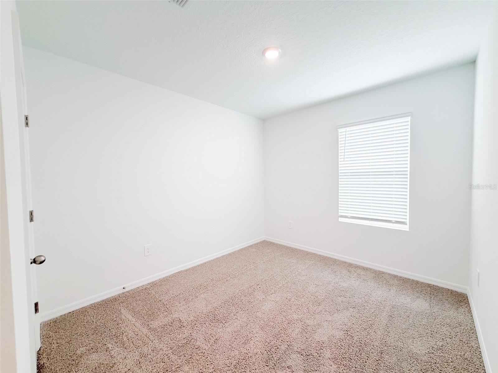 O6431205 Property Photo 17