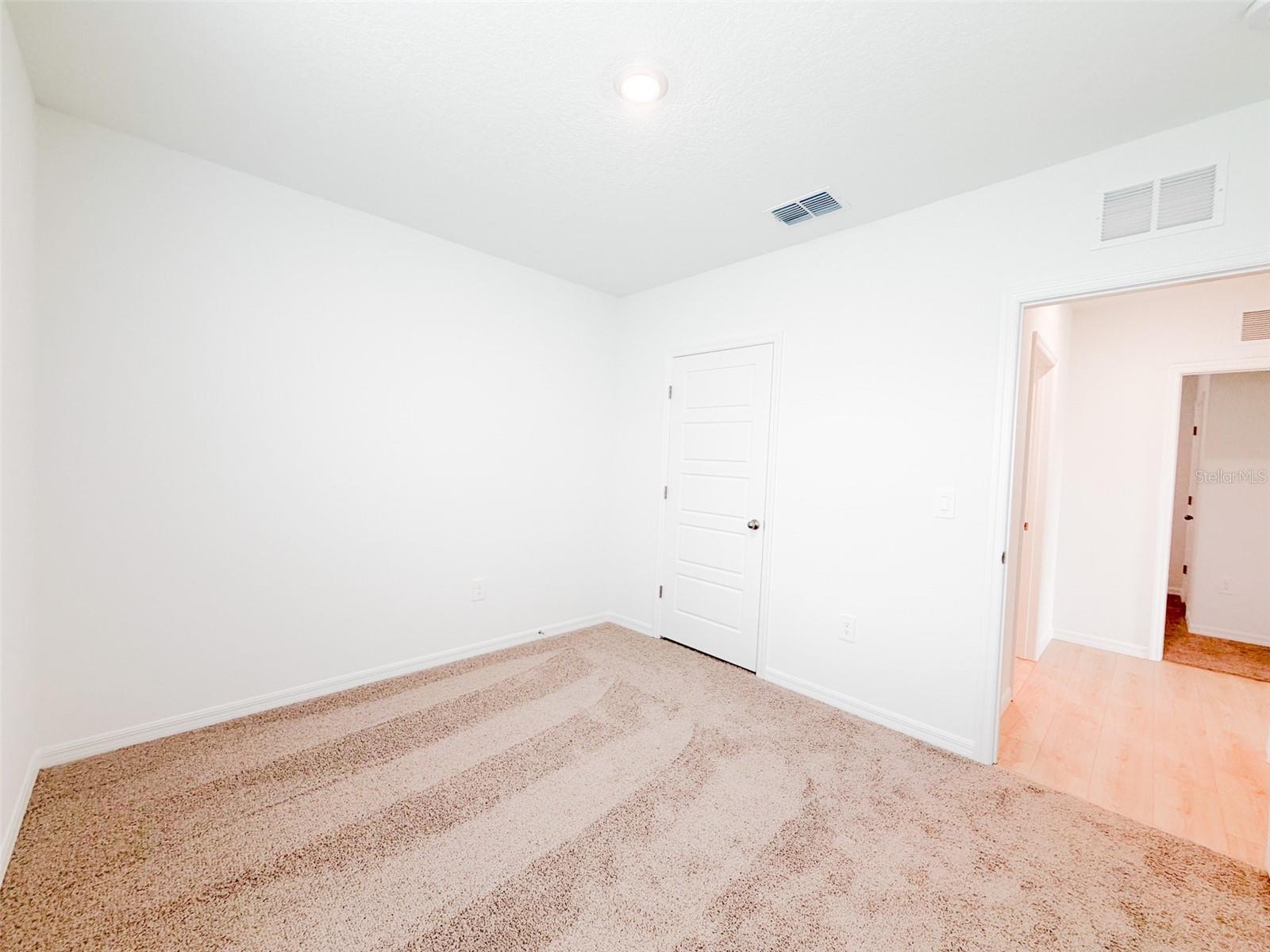 O6431205 Property Photo 18