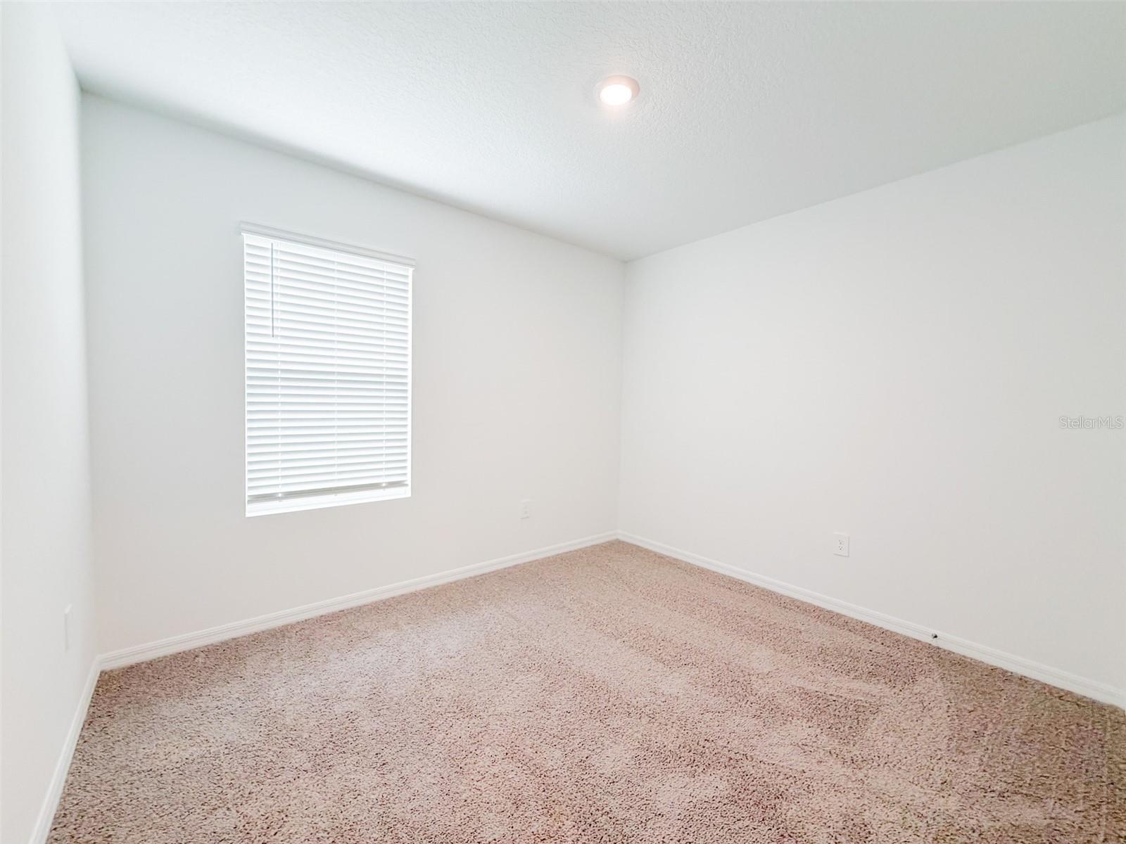 O6431205 Property Photo 20