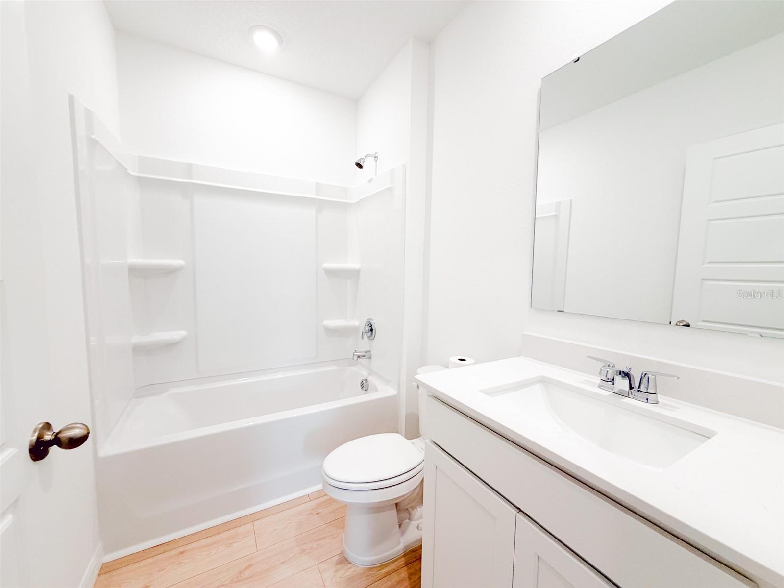 O6431205 Property Photo 23