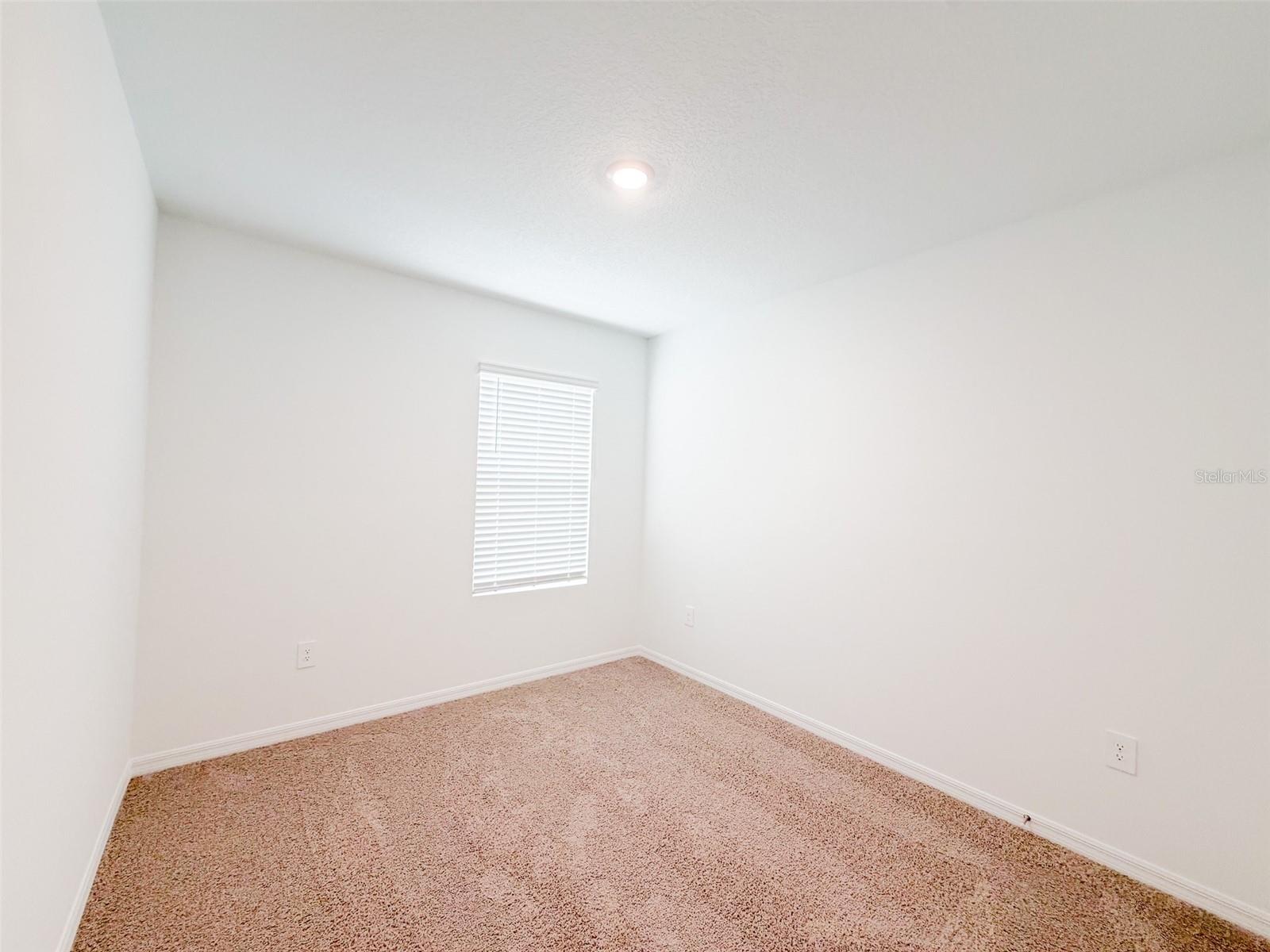 O6431205 Property Photo 24