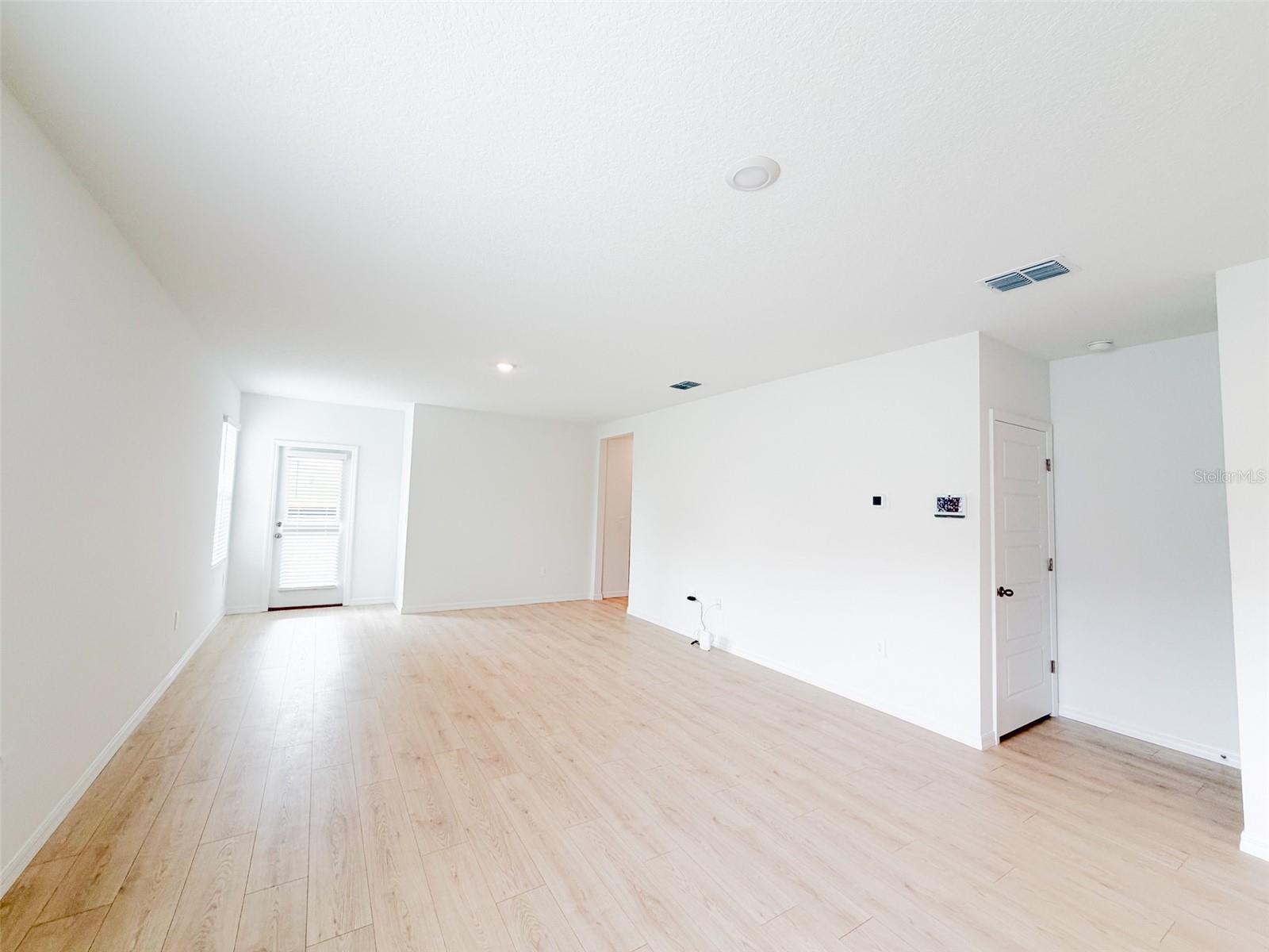 O6431205 Property Photo 27