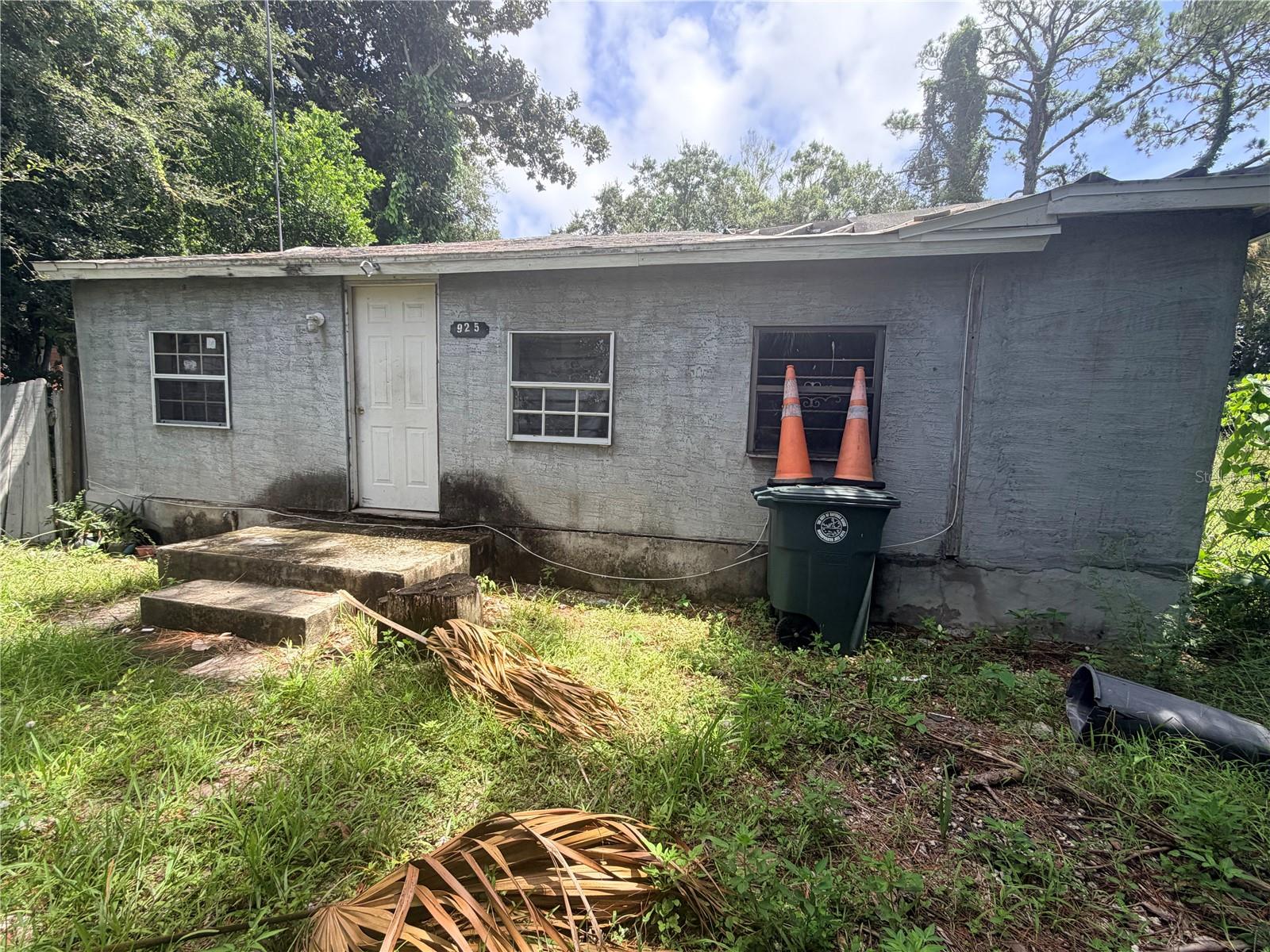 925 Niles St Property Photo 1