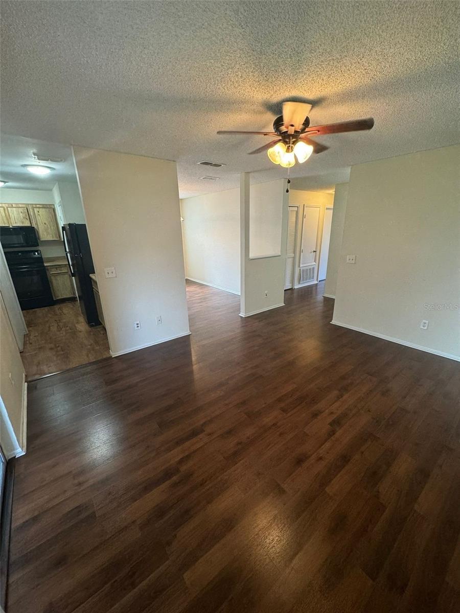 4227 Pershing Pointe Pl #8 Property Photo 4