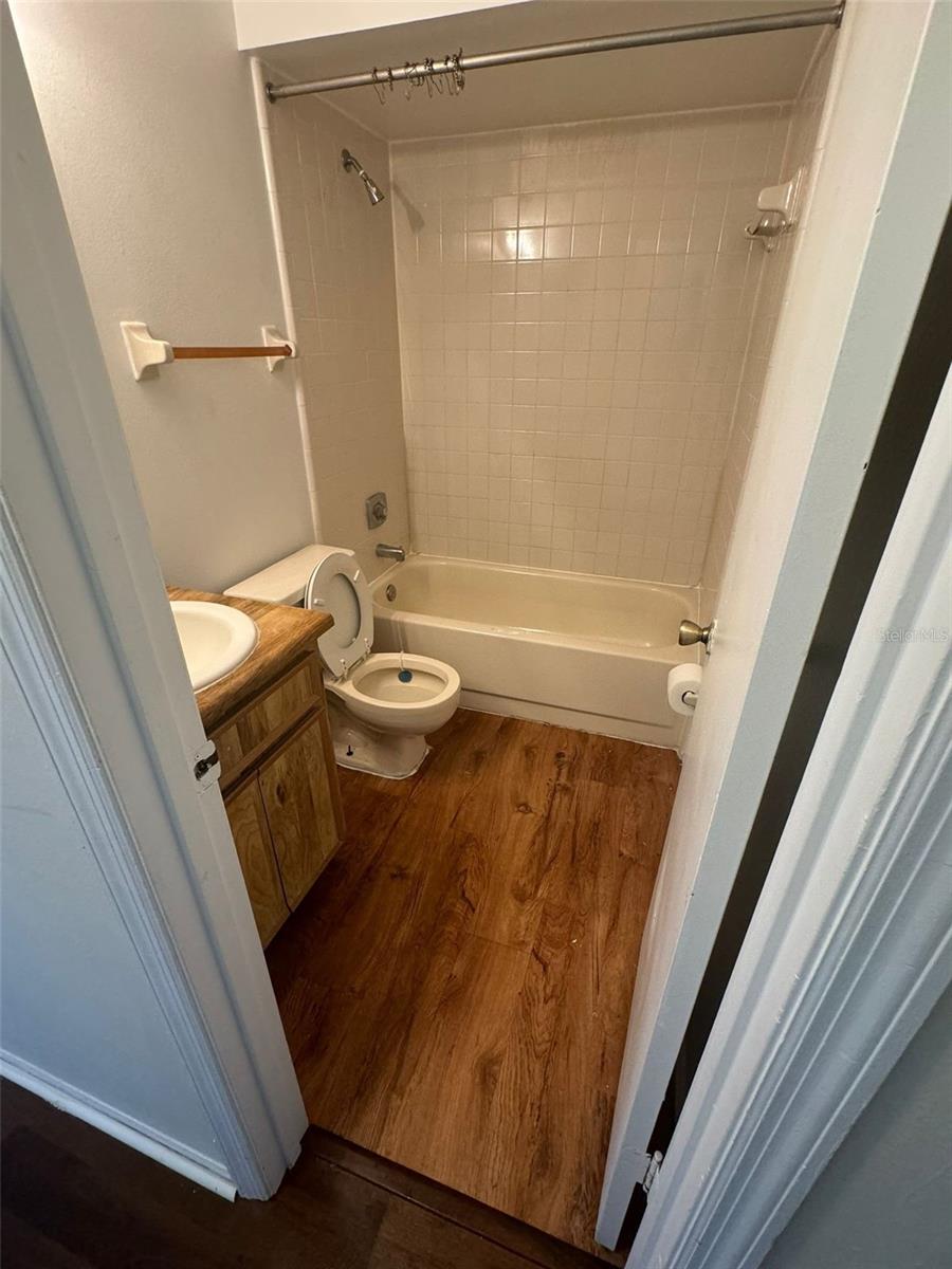 4227 Pershing Pointe Pl #8 Property Photo 9