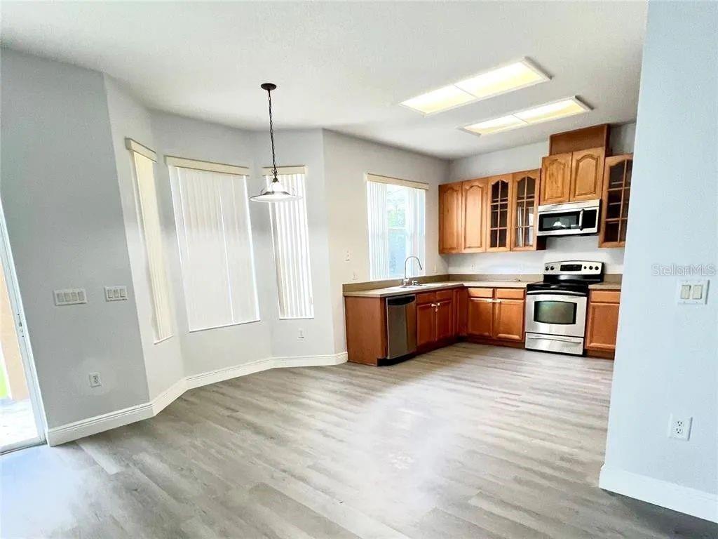 12946 Grovehurst Ave Property Photo 2