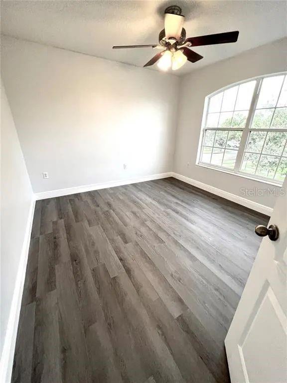 12946 Grovehurst Ave Property Photo 7