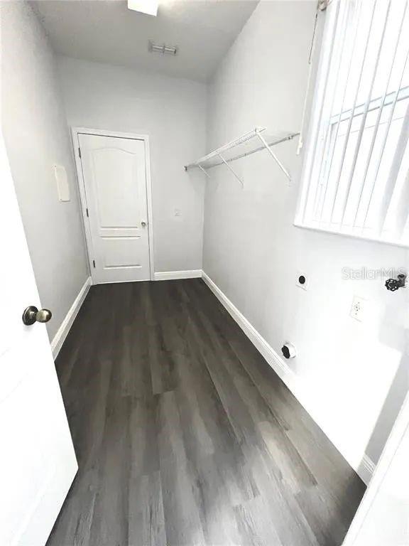 12946 Grovehurst Ave Property Photo 8