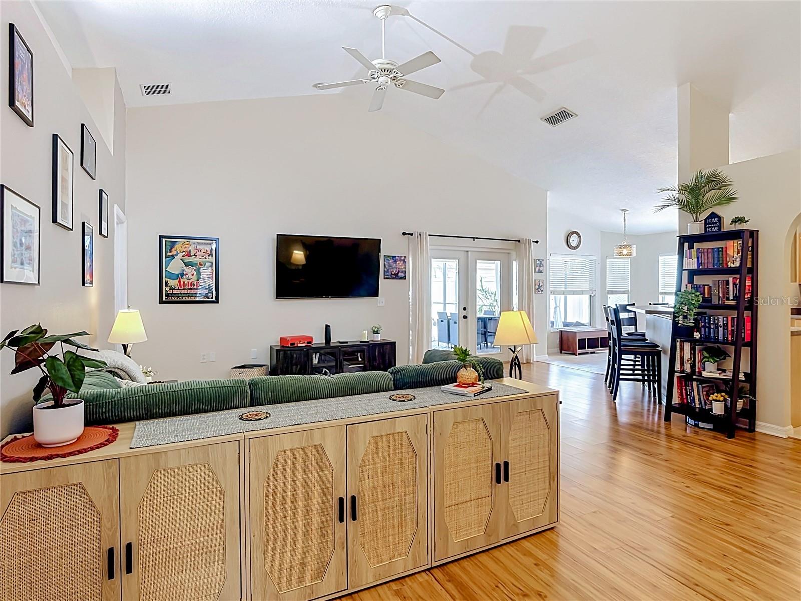 335 Regency St Property Photo 5