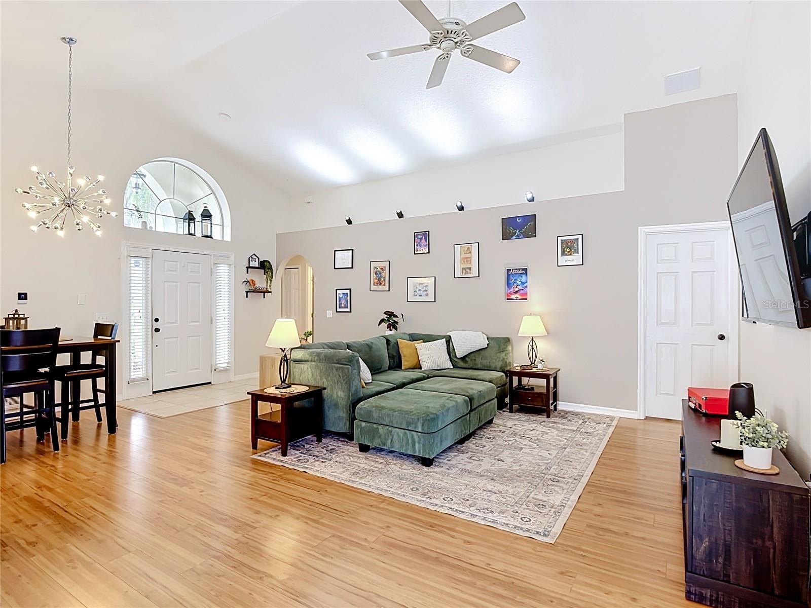 335 Regency St Property Photo 7