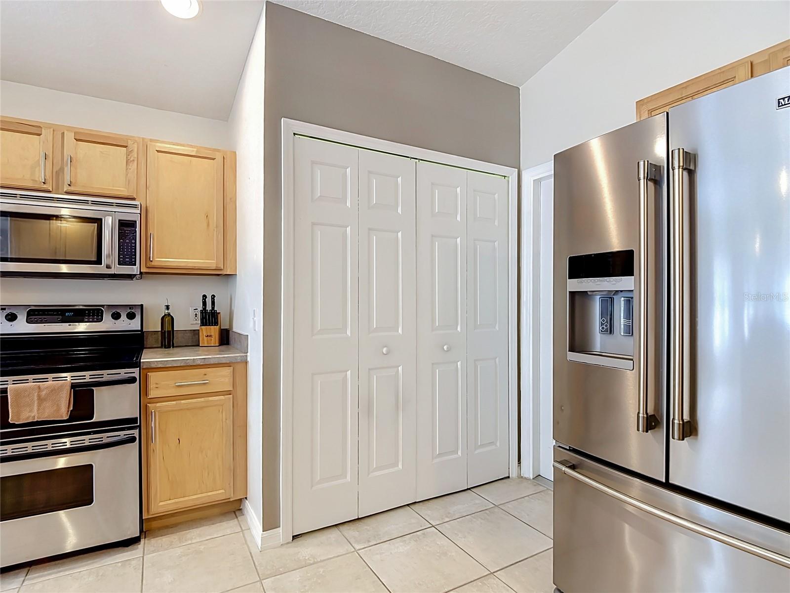 335 Regency St Property Photo 14