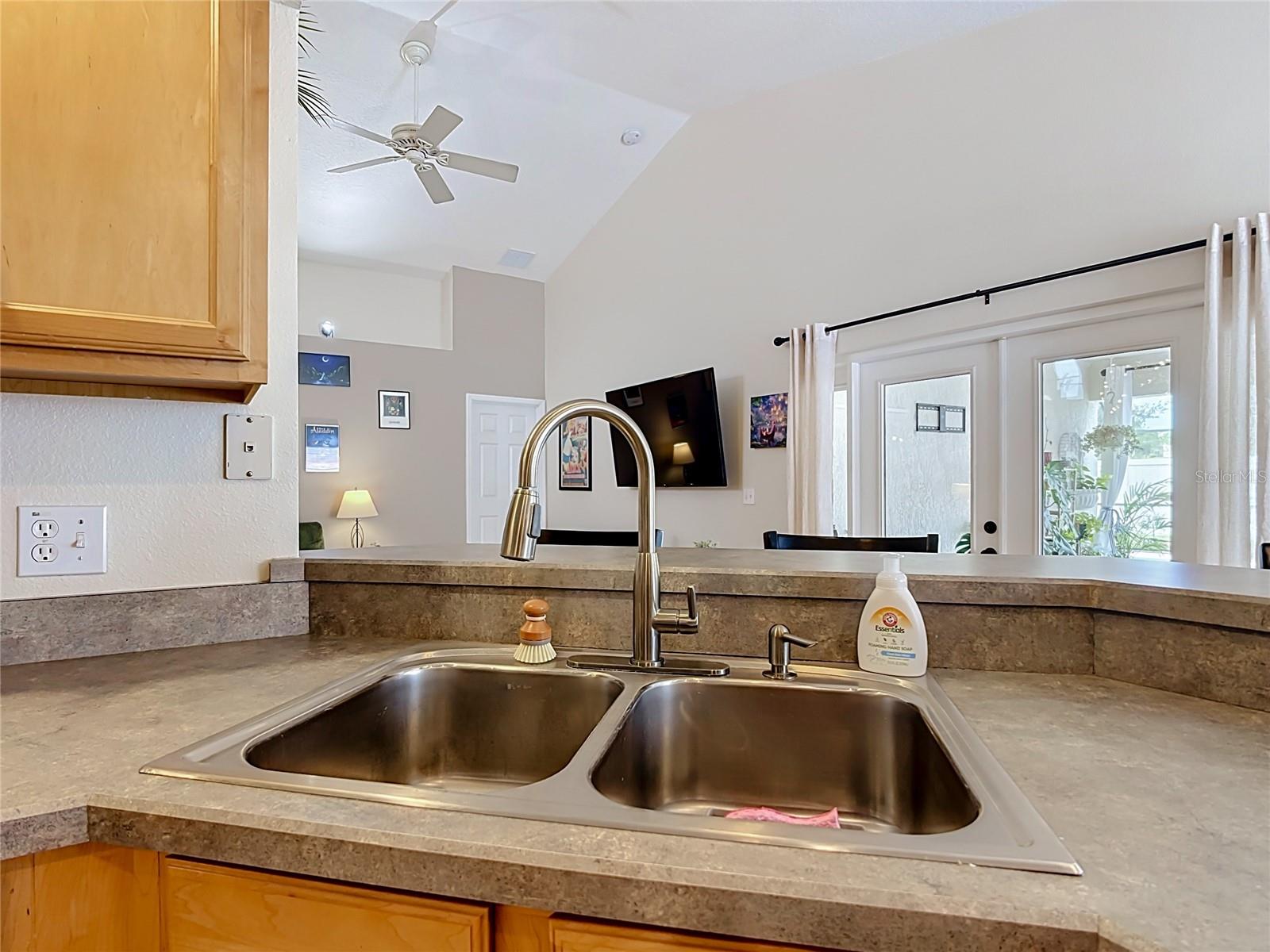 335 Regency St Property Photo 18
