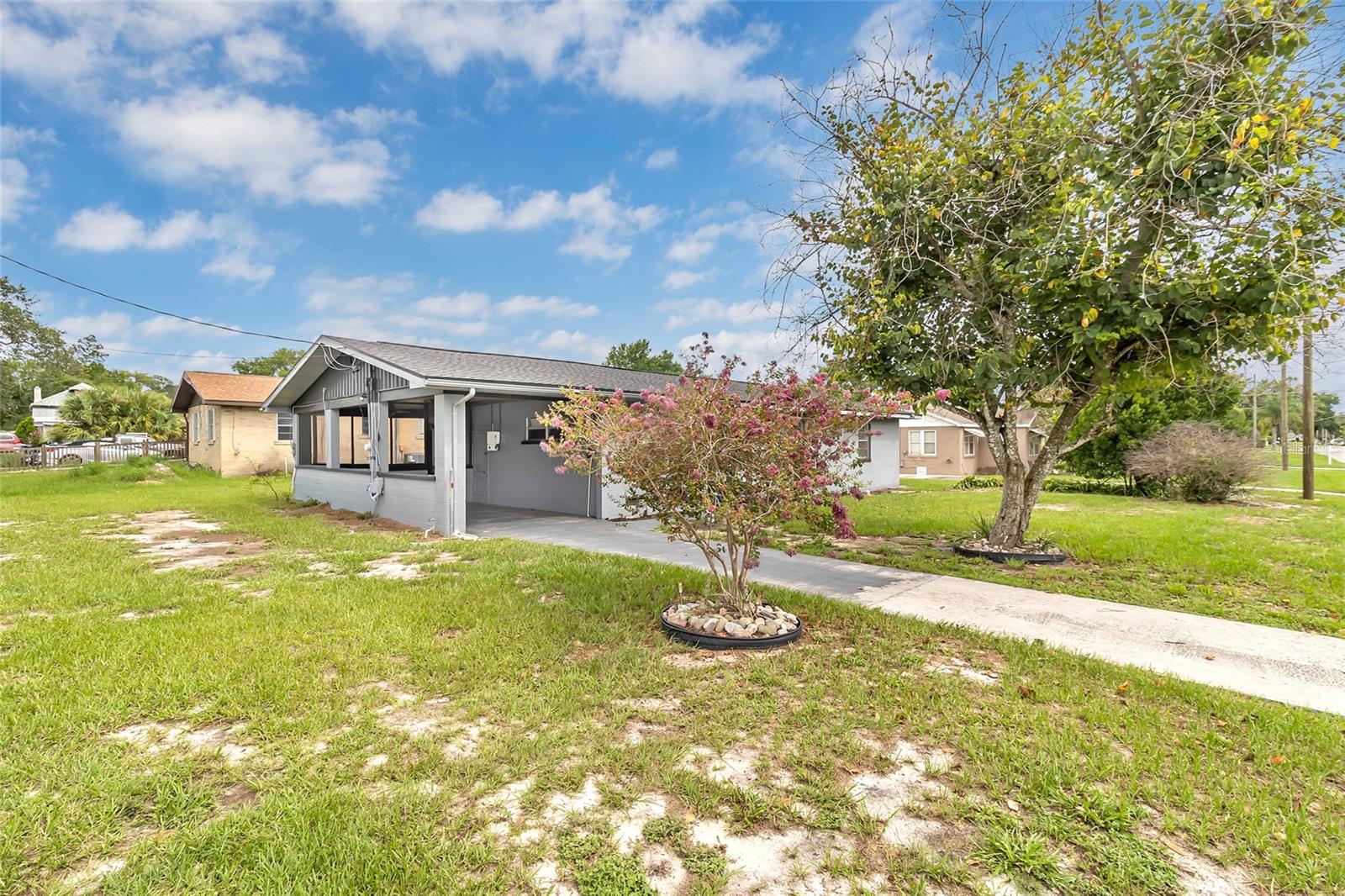 320 S Seminole Ave Property Photo 3