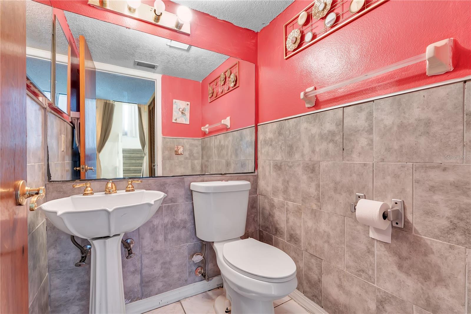 9824 Surrey Ridge Rd Property Photo 10
