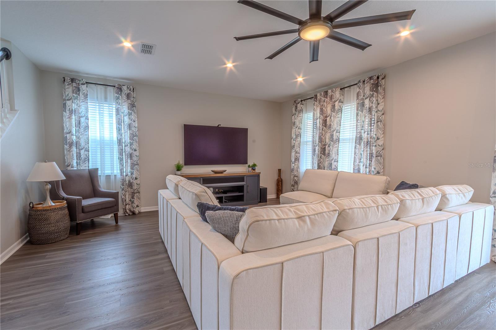 1261 Lone Palm Way Property Photo 6