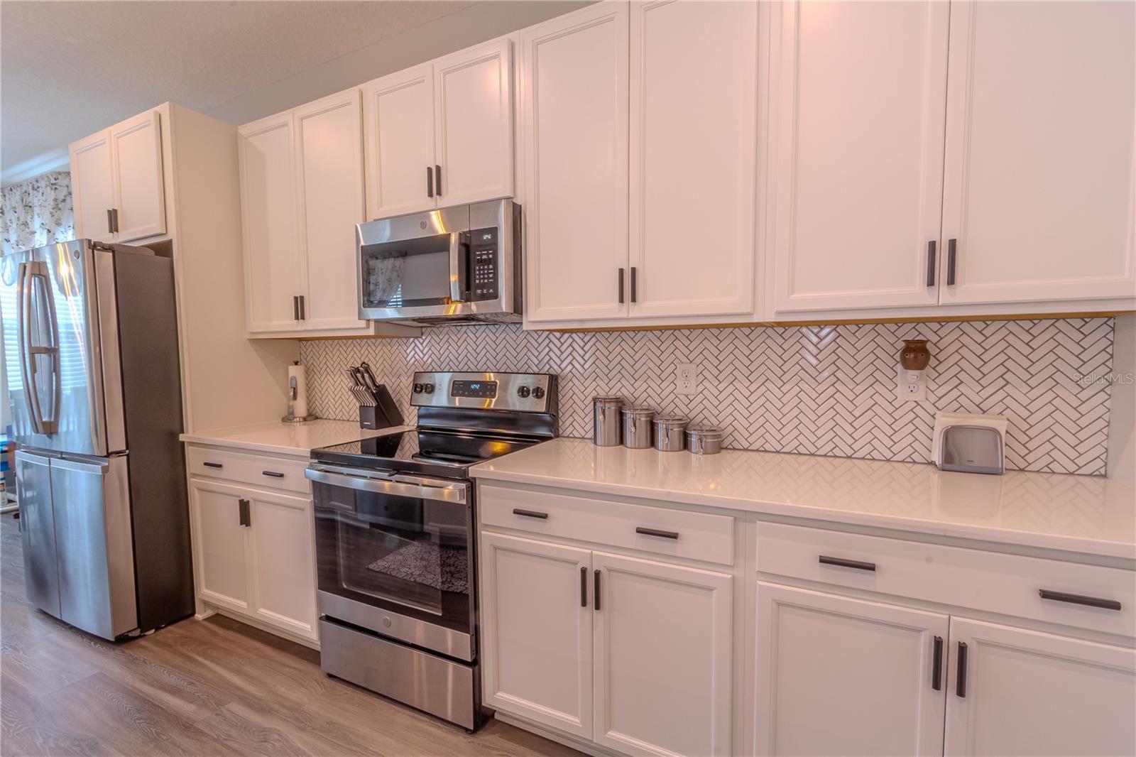 1261 Lone Palm Way Property Photo 14
